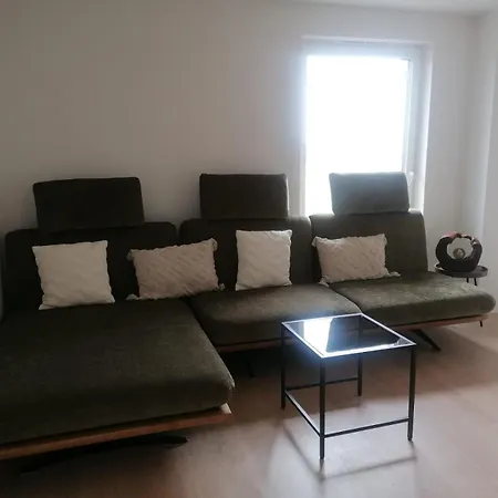 2x2x2 - Nový 2 Izbový Apartmán, 2-minúty Od Letiska, 2- Garáže