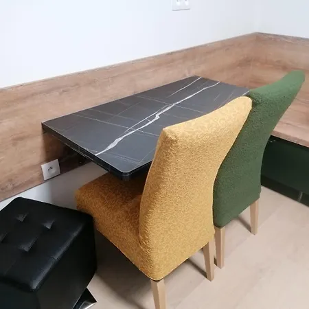 Appartamento 2x2x2 - Nový 2 Izbový Apartmán, 2-minúty Od Letiska, 2- Garáže Bratislava