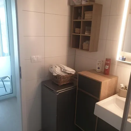 2x2x2 - Novy 2 Izbovy Apartman, 2-minuty Od Letiska, 2- Garaze Apartman Pozsony