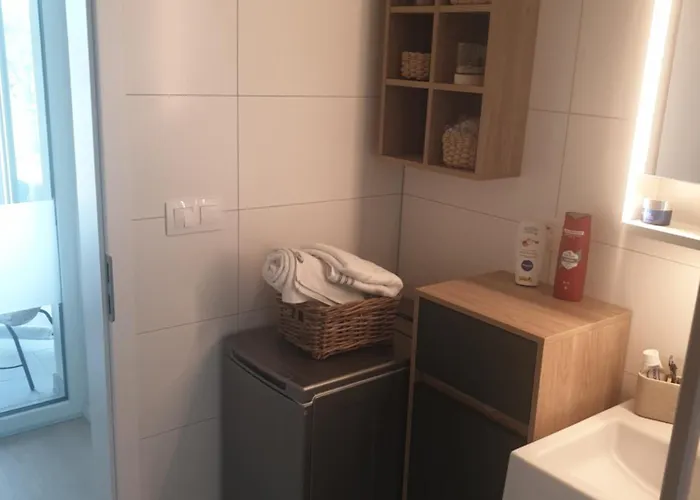 2x2x2 - Novy 2 Izbovy Apartman, 2-minuty Od Letiska, 2- Garaze Apartment Bratislava